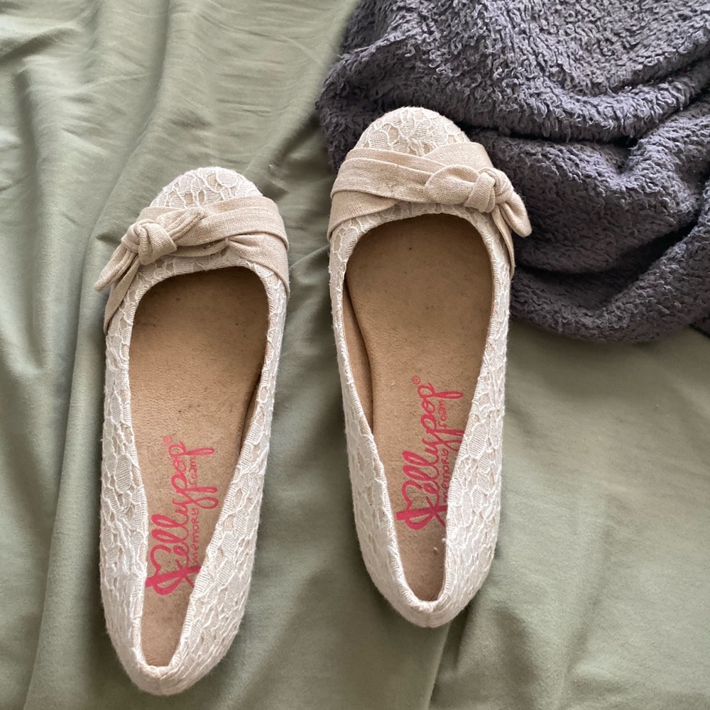 Cream Lace Work Flats w/ Knot